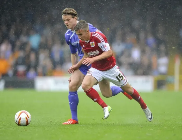 Framed Print : Bristol City vs. Wolves: Joe Bryan vs. Bjorn Bergmann Sigurdarson Battle for Possession Framed Print : Bristol City vs. Wolves: Joe Bryan vs. Bjorn Bergmann Sigurdarson Battle for Possession
