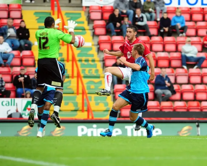 Framed Print : Bristol City vs Wycombe Wanderers: 2009-10 Pre-Season Friendly Framed Print : Bristol City vs Wycombe Wanderers: 2009-10 Pre-Season Friendly