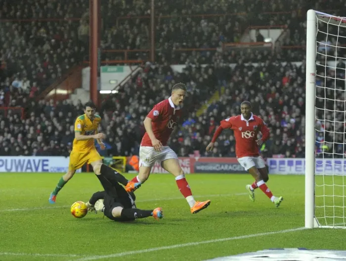 Framed Print : Bristol City vs Yeovil Town: Matt Smith Thwarted by Jed Steer