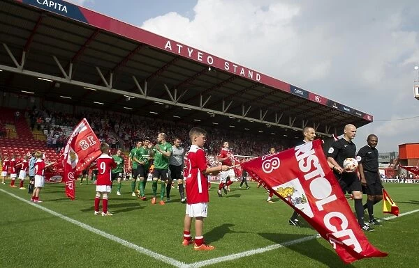 Bristol City Welcomes Scunthorpe United: Guard of Honor at Ashton Gate