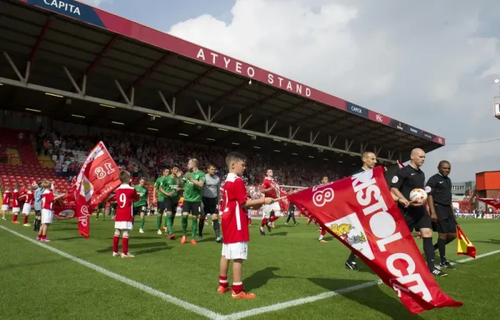 Framed Print : Bristol City Welcomes Scunthorpe United: Guard of Honor at Ashton Gate Framed Print : Bristol City Welcomes Scunthorpe United: Guard of Honor at Ashton Gate