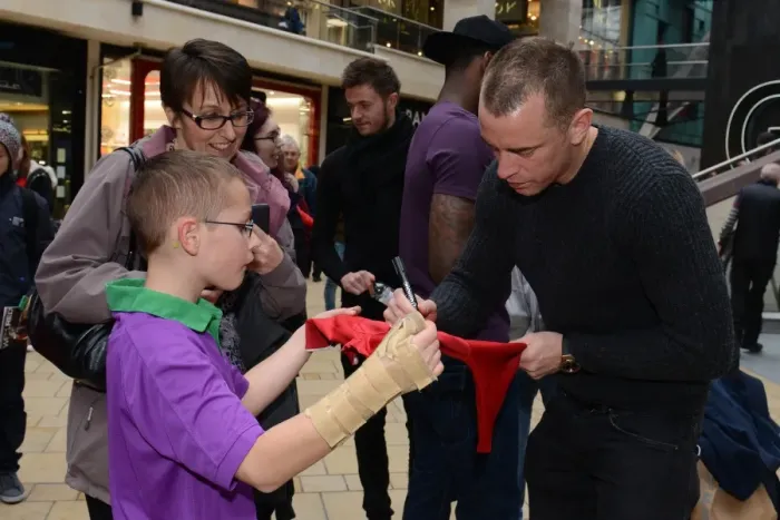 Framed Print : Bristol City's Aaron Wilbraham Signs Autographs at Cabot Circus during Johnstones Paint Trophy (JPT)