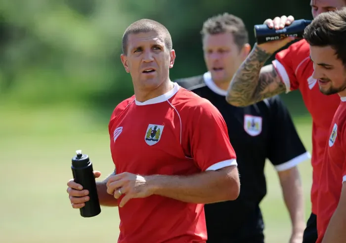 Framed Print : Bristol City's Adam El-Abd in Focus: Training Sessions (July 2014) Framed Print : Bristol City's Adam El-Abd in Focus: Training Sessions (July 2014)