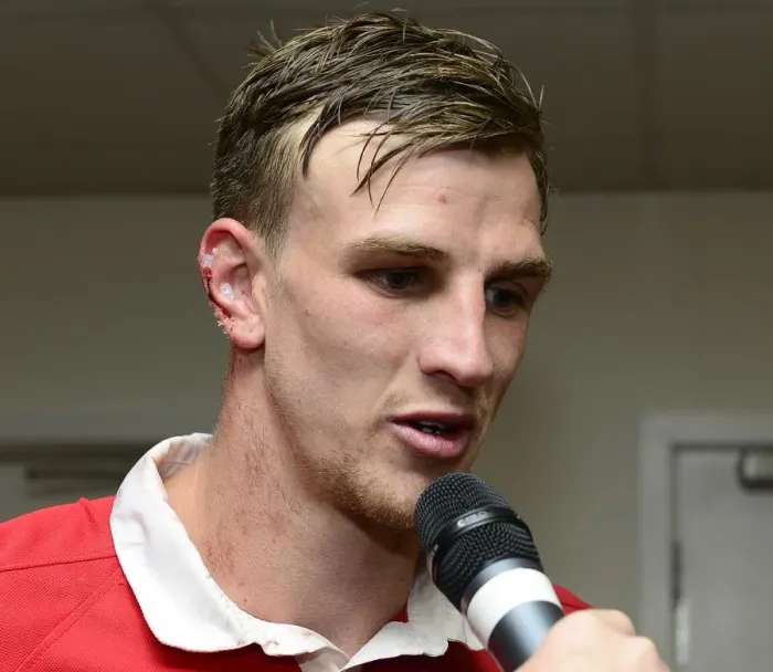Framed Print : Bristol City's Aden Flint in Action Against Leyton Orient, 2014