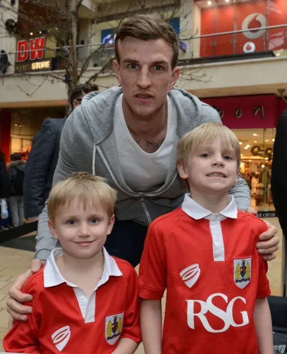 Framed Print : Bristol City's Aden Flint Celebrates with Fans at Cabot Circus after JPT Victory