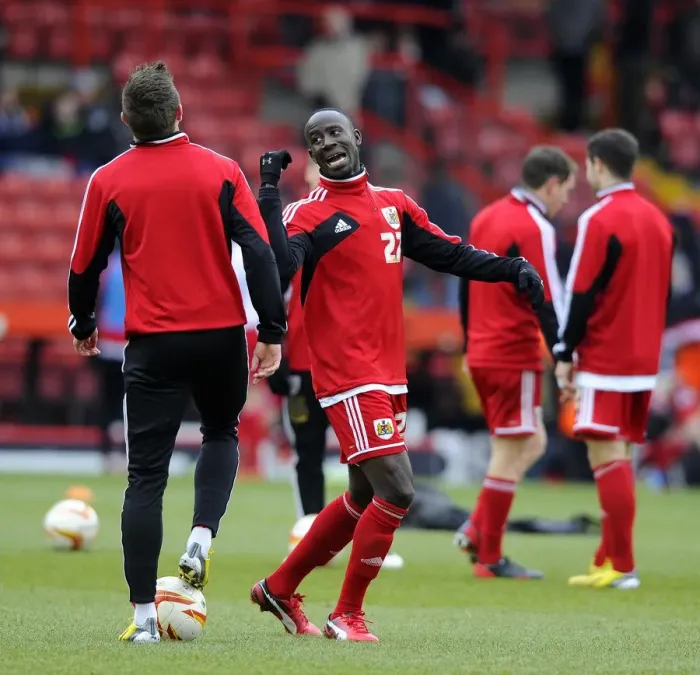 Framed Print : Bristol City's Albert Adomah in Action Against Barnsley, Npower Championship