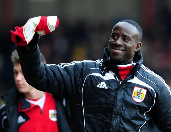 Framed Print : Bristol City's Albert Adomah in Action during Bristol City vs Barnsley, Npower Championship (2013) Framed Print : Bristol City's Albert Adomah in Action during Bristol City vs Barnsley, Npower Championship (2013)