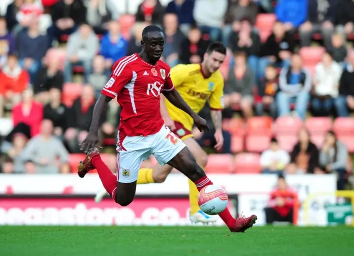 Framed Print : Bristol City's Albert Adomah in Action against Burnley during Championship Match at Ashton Gate Stadium (05 / 11 / 2011)