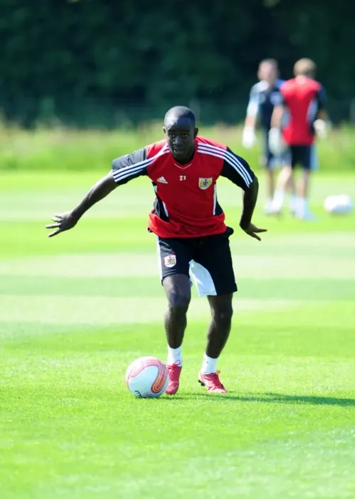 Framed Print : Bristol City's Albert Adomah in Pre-season Training Focus Framed Print : Bristol City's Albert Adomah in Pre-season Training Focus