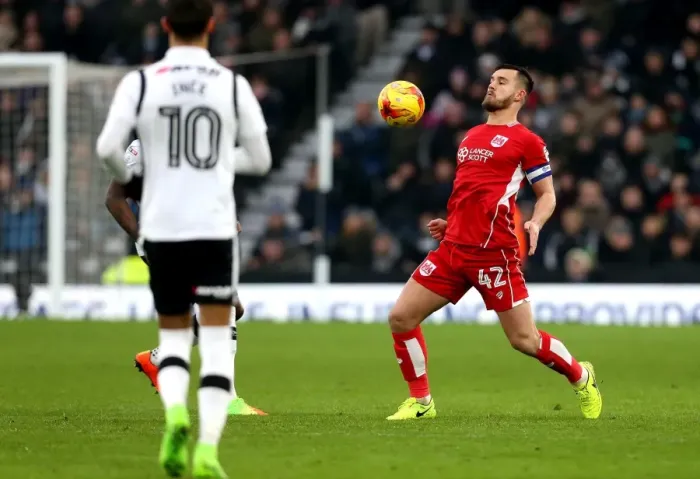 Framed Print : Bristol City's Bailey Wright in Control at iPro Stadium during Derby County Clash Framed Print : Bristol City's Bailey Wright in Control at iPro Stadium during Derby County Clash
