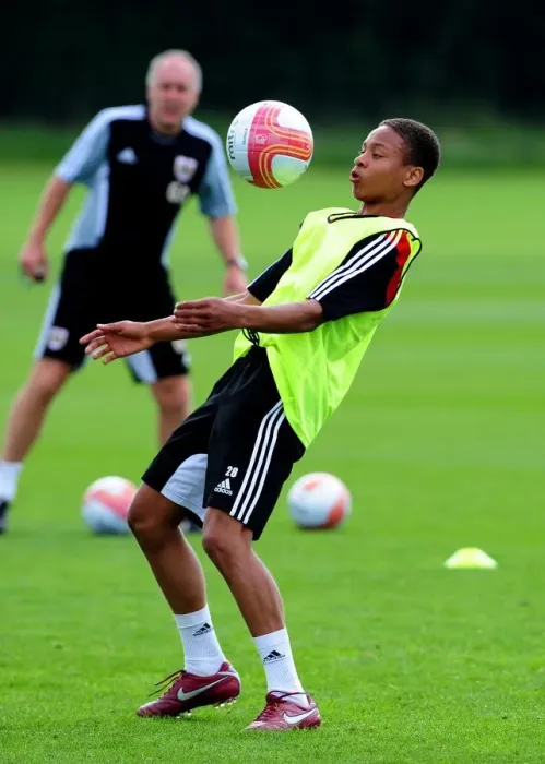 Framed Print : Bristol City's Bobby Reid: Focused and Ready for Pre-Season Training
