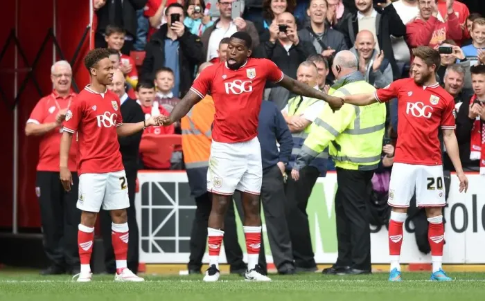 Framed Print : Bristol City's Bobby Reid, Jay Emmanuel-Thomas, and Wes Burns in Action against Walsall (May 2015)