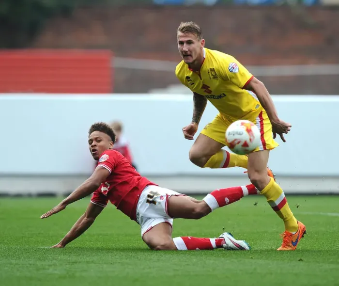 Framed Print : Bristol City's Bobby Reid Sends Cross for Kodjia's Goal Against MK Dons, Sky Bet Championship 2015 Framed Print : Bristol City's Bobby Reid Sends Cross for Kodjia's Goal Against MK Dons, Sky Bet Championship 2015
