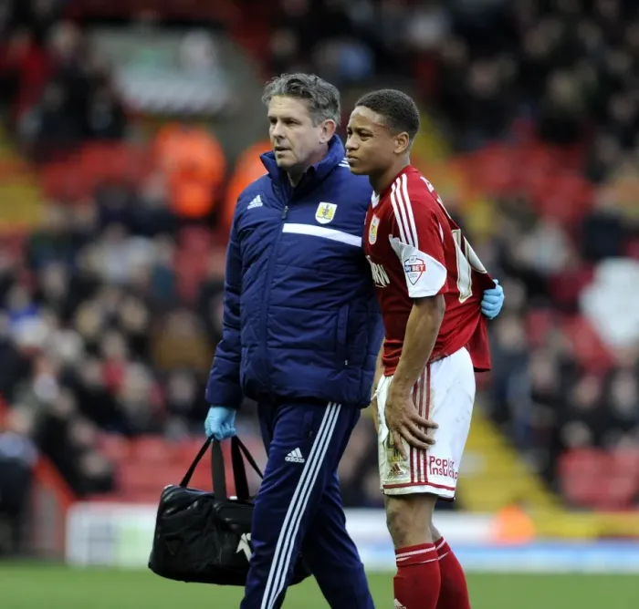 Framed Print : Bristol City's Bobby Reid Suffers Injury and Exits Field Against Walsall (December 2013)