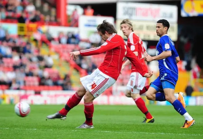 Framed Print : Bristol City's Brett Pitman Narrowly Misses Goal vs. Ipswich Town (16-04-2011)