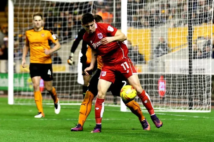 Framed Print : Bristol City's Callum O'Dowda in Control at Molineux against Wolverhampton Wanderers (December 2016)