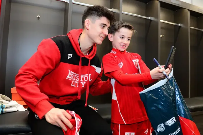 Framed Print : Bristol City's Callum O'Dowda with Mascot at Ashton Gate - Bristol City vs Fulham, Sky Bet Championship (2017)