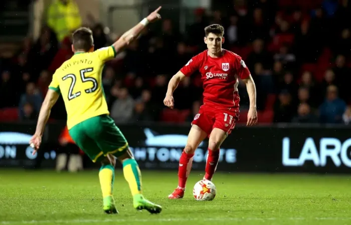 Framed Print : Bristol City's Callum O'Dowda Scores Past Norwich City Defenders