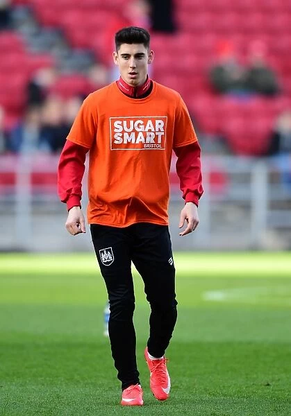 Bristol City's Callum O'Dowda Warms Up in Sugar Smart T-Shirt Ahead of Bristol City v Cardiff City (14 / 01 / 2017)