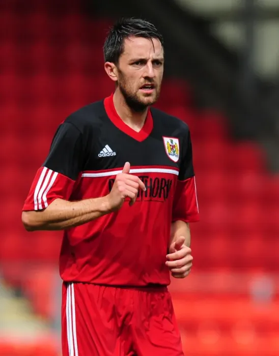Framed Print : Bristol City's Cole Skuse in Action at McDiarmid Park (2012) Framed Print : Bristol City's Cole Skuse in Action at McDiarmid Park (2012)