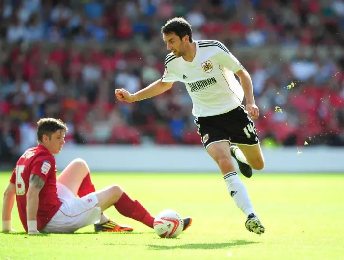 Framed Print : Bristol City's Cole Skuse Dashes Past Nottingham Forest's Greg Halford in Championship Clash