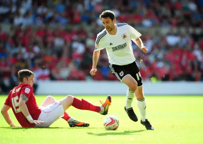 Framed Print : Bristol City's Cole Skuse Dribbles Past Nottingham Forest's Greg Halford in Championship Clash Framed Print : Bristol City's Cole Skuse Dribbles Past Nottingham Forest's Greg Halford in Championship Clash