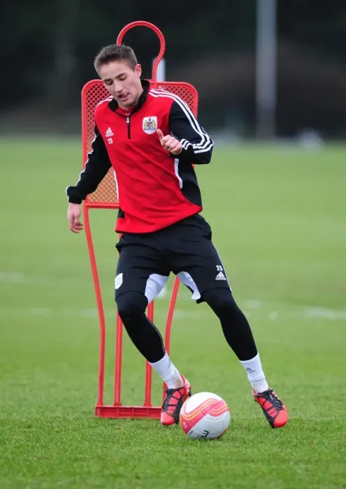 Framed Print : Bristol City's Danny Ball in Deep Focus during Training Framed Print : Bristol City's Danny Ball in Deep Focus during Training