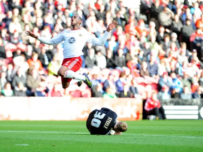 Framed Print : Bristol Citys Danny Haynes is beaten to the ball by Middlesbroughs Jason Steele Framed Print : Bristol Citys Danny Haynes is beaten to the ball by Middlesbroughs Jason Steele