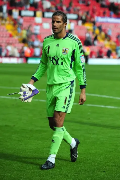 Framed Print : Bristol City's David James in Action: Championship Clash between Bristol City and Ipswich Town at Ashton Gate Stadium (06 / 08 / 2011)