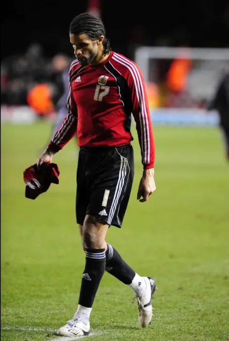 Framed Print : Bristol City's David James: Red-Carded Drama in Championship Clash (15 / 01 / 2011)