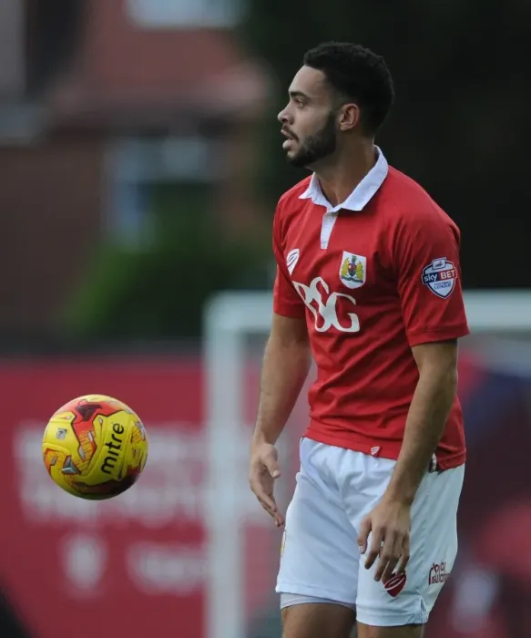 Framed Print : Bristol City's Derrick Williams in Action during Bristol City vs Oldham Athletic, November 2014 Framed Print : Bristol City's Derrick Williams in Action during Bristol City vs Oldham Athletic, November 2014
