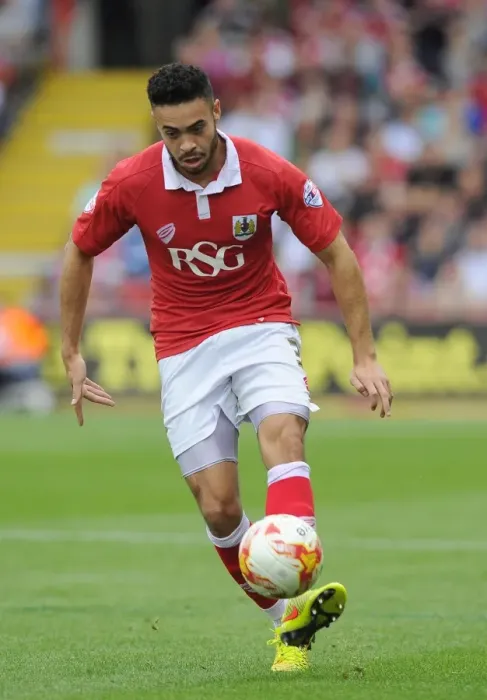Framed Print : Bristol City's Derrick Williams in Action Against MK Dons, Sky Bet League One, 2014 Framed Print : Bristol City's Derrick Williams in Action Against MK Dons, Sky Bet League One, 2014