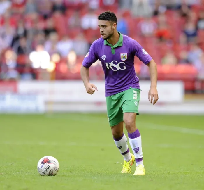 Framed Print : Bristol City's Derrick Williams in Action: Sheffield United vs. Bristol City, Sky Bet League One Opening Game (09 / 08 / 2014)