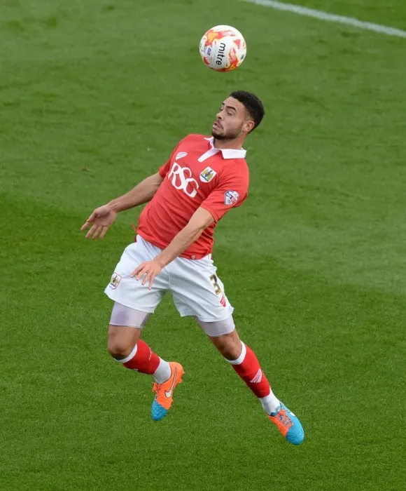 Framed Print : Bristol City's Derrick Williams in Control at Ashton Gate: Bristol City vs Chesterfield, Sky Bet League One