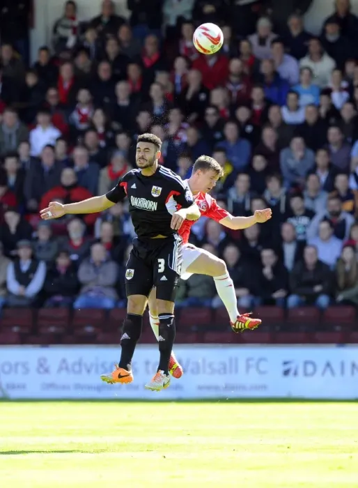 Framed Print : Bristol City's Derrick Williams Fights for Ball Against Walsall's James Baxendale in Sky Bet League One Clash