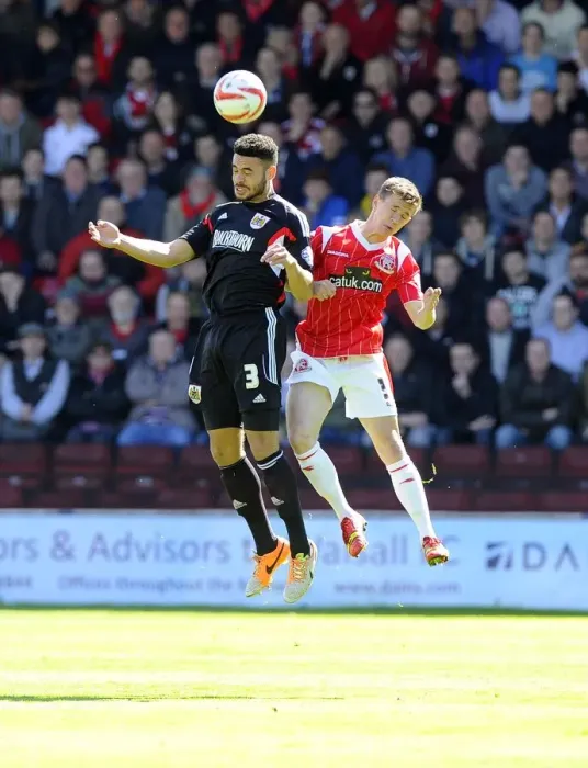 Framed Print : Bristol City's Derrick Williams vs Walsall's James Baxendale - Football Rivalry in the Sky Bet League One
