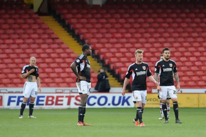 Framed Print : Bristol City's Disappointment: 3-0 Deficit Against Sheffield United (February 2014) Framed Print : Bristol City's Disappointment: 3-0 Deficit Against Sheffield United (February 2014)