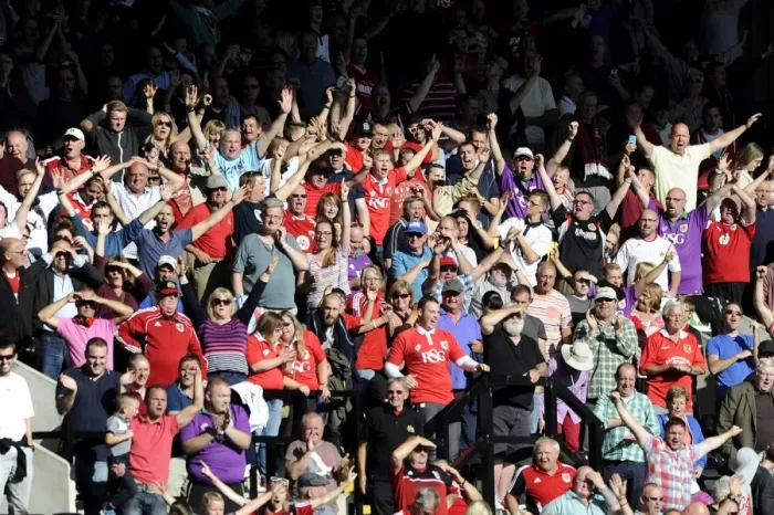 Framed Print : Bristol City's Dramatic Late Win Against Notts County: Fans Celebrate