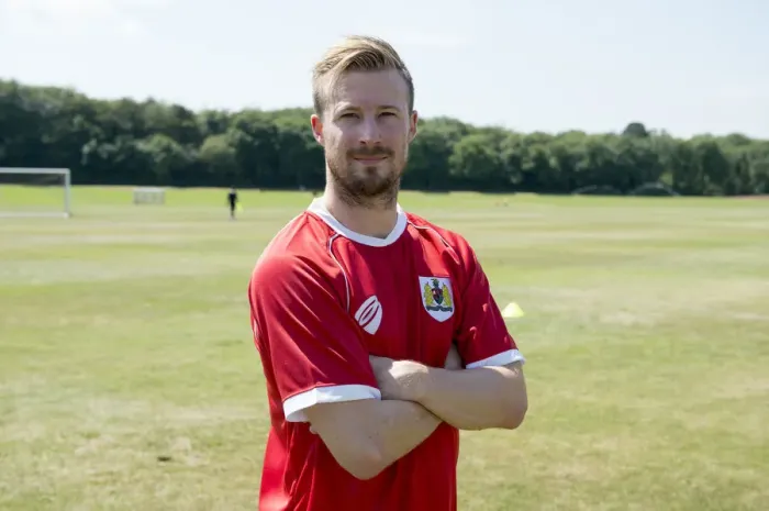 Framed Print : Bristol City's First Pre-Season Training Session: New Signing Wade Elliott in Action Framed Print : Bristol City's First Pre-Season Training Session: New Signing Wade Elliott in Action