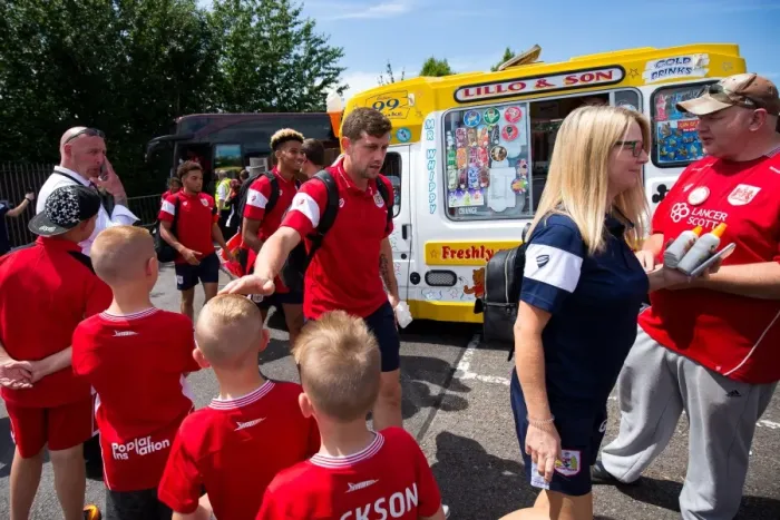 Framed Print : Bristol City's Frankie Fielding Arrives at The Creek for Pre-season Friendly Against Bristol Manor Farm (2017) Framed Print : Bristol City's Frankie Fielding Arrives at The Creek for Pre-season Friendly Against Bristol Manor Farm (2017)