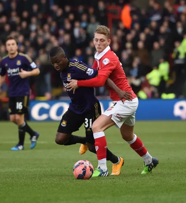 Framed Print : Bristol Citys George Saville tussles with West Hams Enner Valencia in the FA Cup Framed Print : Bristol Citys George Saville tussles with West Hams Enner Valencia in the FA Cup