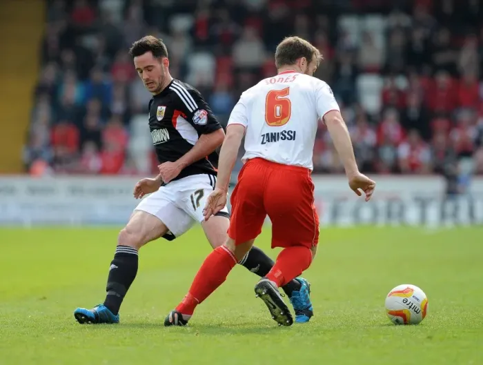 Framed Print : Bristol City's Greg Cunningham Challenges Luke Jones of Stevenage in Sky Bet League One Clash Framed Print : Bristol City's Greg Cunningham Challenges Luke Jones of Stevenage in Sky Bet League One Clash