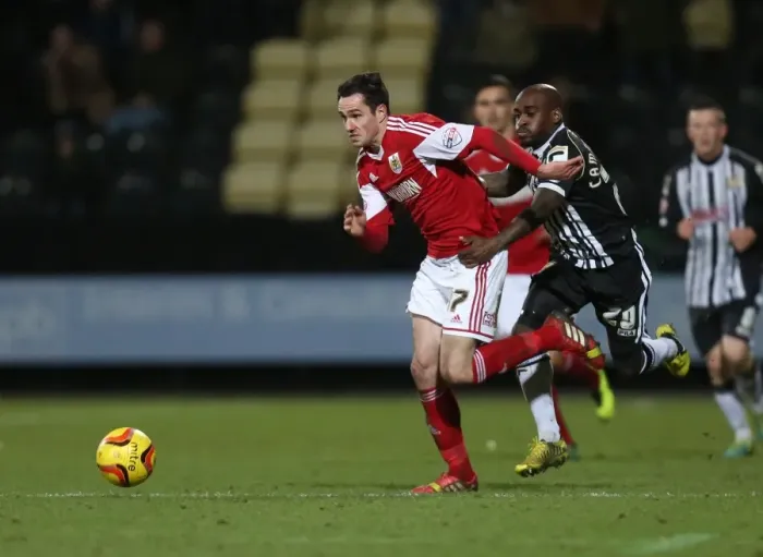 Framed Print : Bristol City's Greg Cunningham Fouled by Notts County's Jamal Campbell-Ryce during Sky Bet League One Match Framed Print : Bristol City's Greg Cunningham Fouled by Notts County's Jamal Campbell-Ryce during Sky Bet League One Match