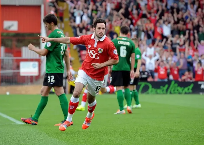Framed Print : Bristol City's Greg Cunningham Scores Thrilling Goal Against Scunthorpe United in Sky Bet League One