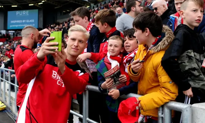 Framed Print : Bristol City's Hordur Magnusson Celebrates with Fans after Victory over Queens Park Rangers
