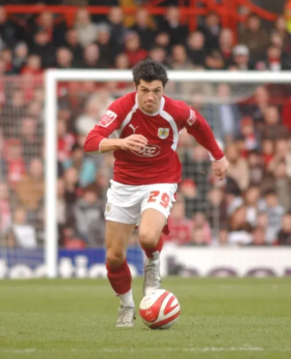 Framed Print : Bristol City's Ivan Sproule in Action Against Colchester United Framed Print : Bristol City's Ivan Sproule in Action Against Colchester United