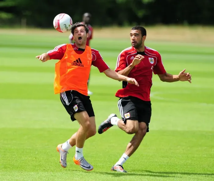 Framed Print : Bristol Citys Ivan Sproule challenges for the ball with Bristol Citys Liam Fontaine Framed Print : Bristol Citys Ivan Sproule challenges for the ball with Bristol Citys Liam Fontaine