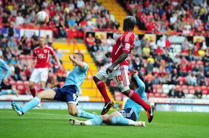 Framed Print : Bristol City's Jamal Campbell-Ryce Crosses Ball in Championship Match vs. Hull City (September 24, 2011)