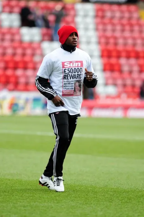 Framed Print : Bristol City's Jamal Campbell-Ryce Honors Murder Victim Joanna Yeates with T-Shirt during FA Cup Match against Sheffield Wednesday