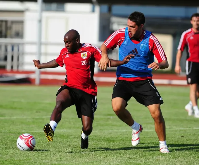 Framed Print : Bristol Citys Jamal Camplbell-Ryce battles for the ball with Bristol Citys Bradley Orr Framed Print : Bristol Citys Jamal Camplbell-Ryce battles for the ball with Bristol Citys Bradley Orr